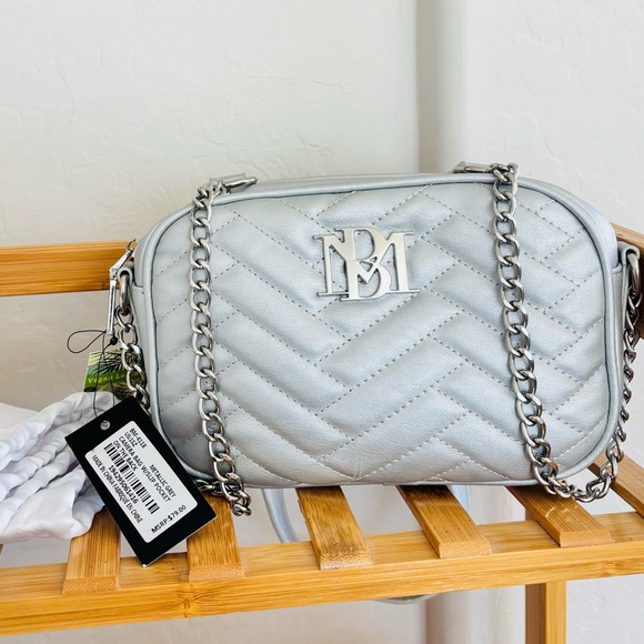 Badgley Mischka NWT Metallic Silver Quilted camera bag Crossbody with Chain - Picture 6 of 9